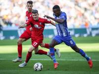 BB体育- 江南鲸鲨队鏖战东城黑豹队，F1热身赛险胜，核心复出即建功。传控打穿防线