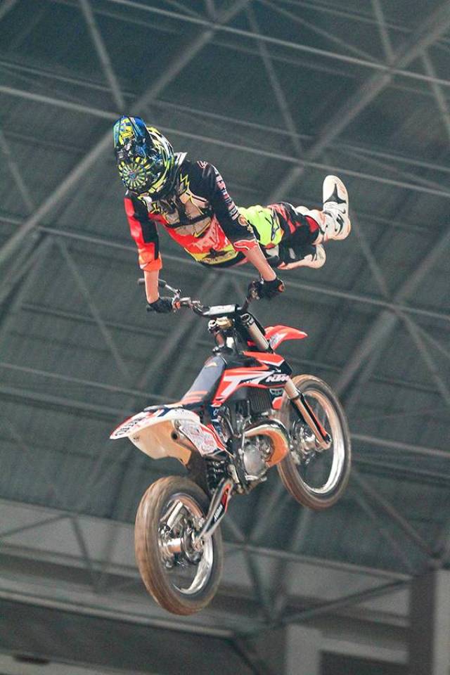 科维托娃连续七场比赛得分超过惊险取胜，美国队挑战极限！的简单介绍